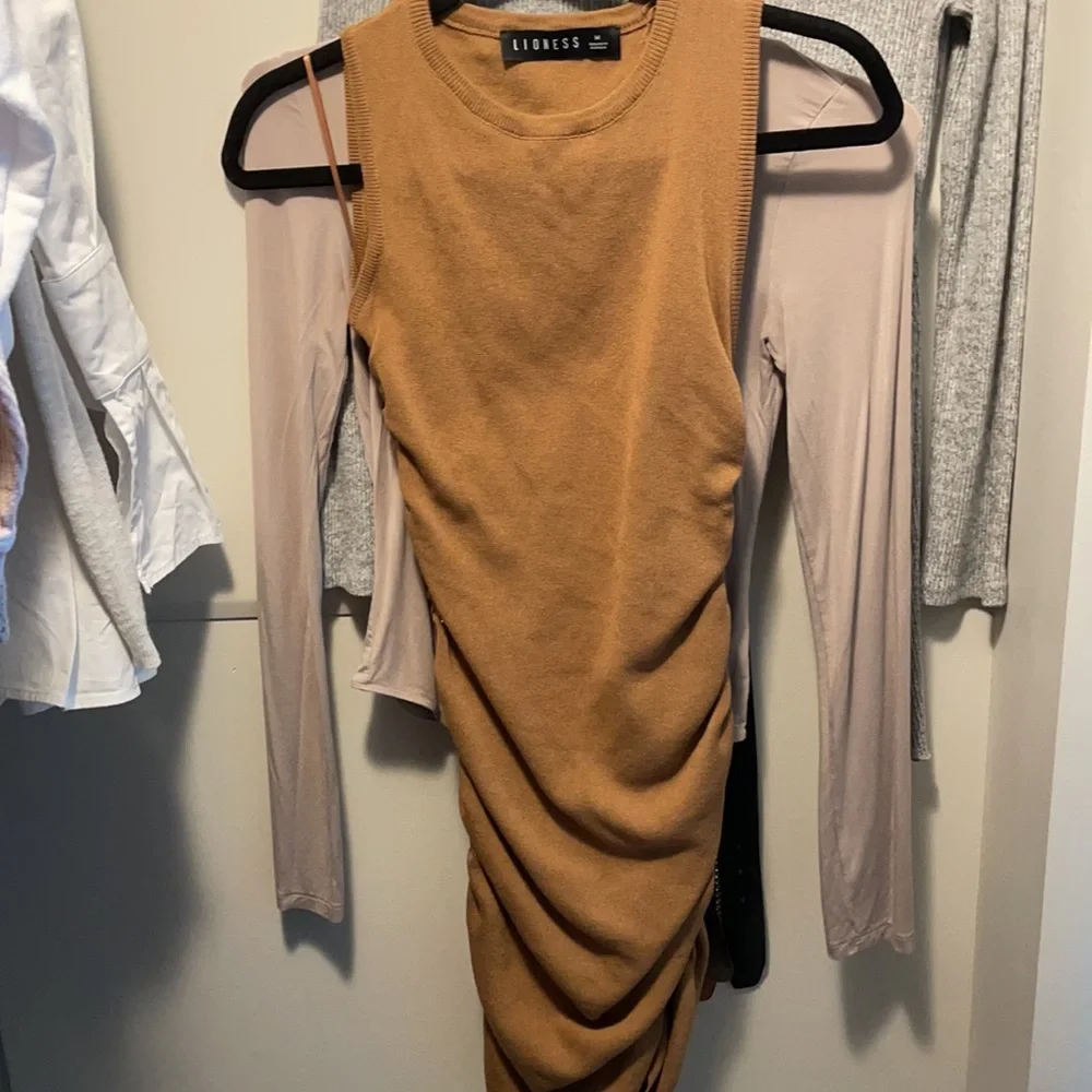 Dress - Picture 4 of 4